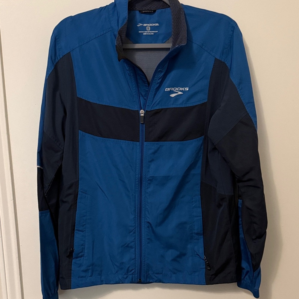 Brooks women’s Windbreaker in Blue and Black